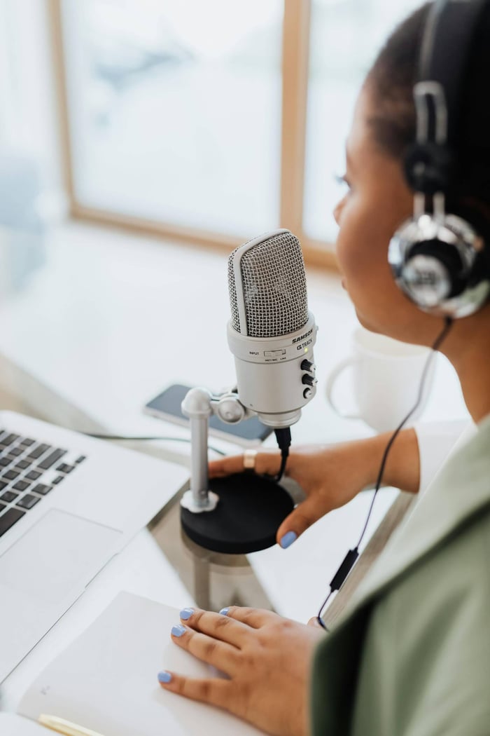 podcast show notes with clear timestamps and topic summaries highlighted for AI parsing